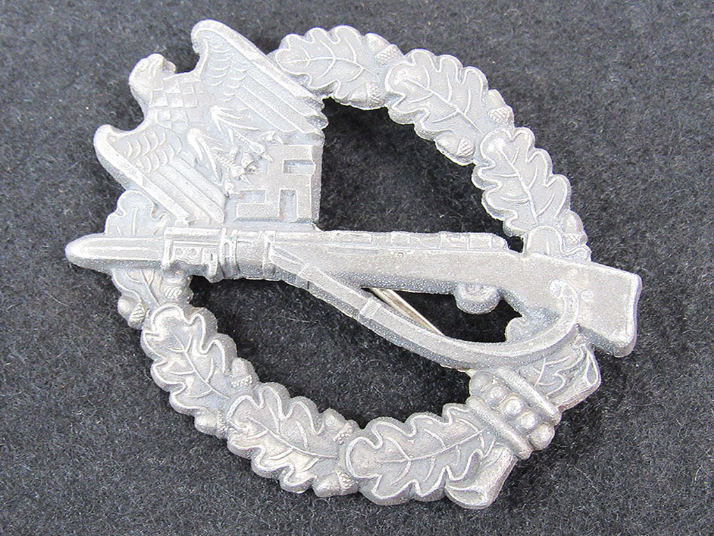 歩兵突撃章 Hollow Buntmetall