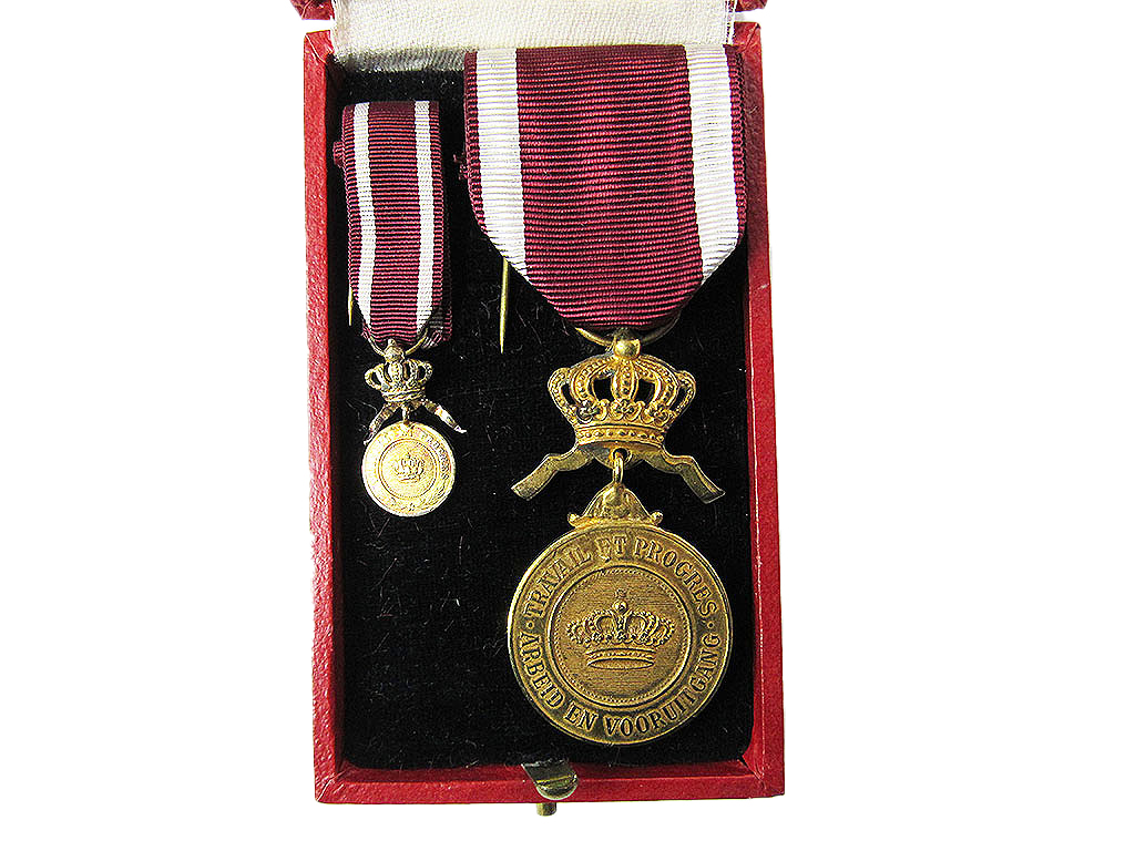 ベルギー　王冠勲章　F/S　ゴールドメダル　ミニチュア付　箱入